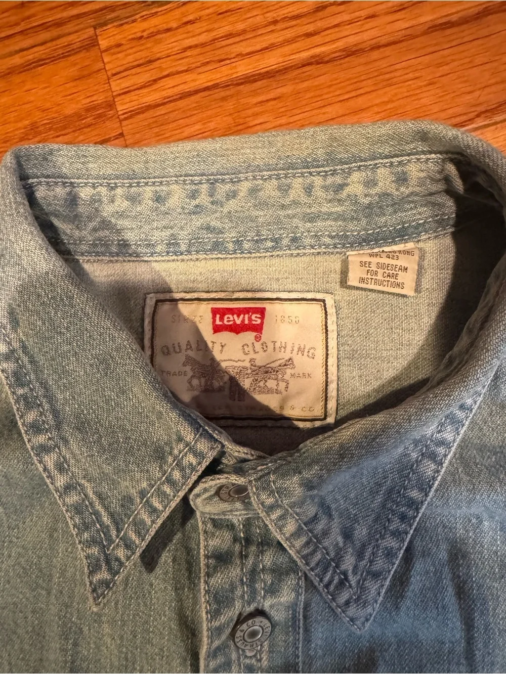Vintage Levi’s Denim Button Up Shirt XL Light Wash 1996 Workwear Western
